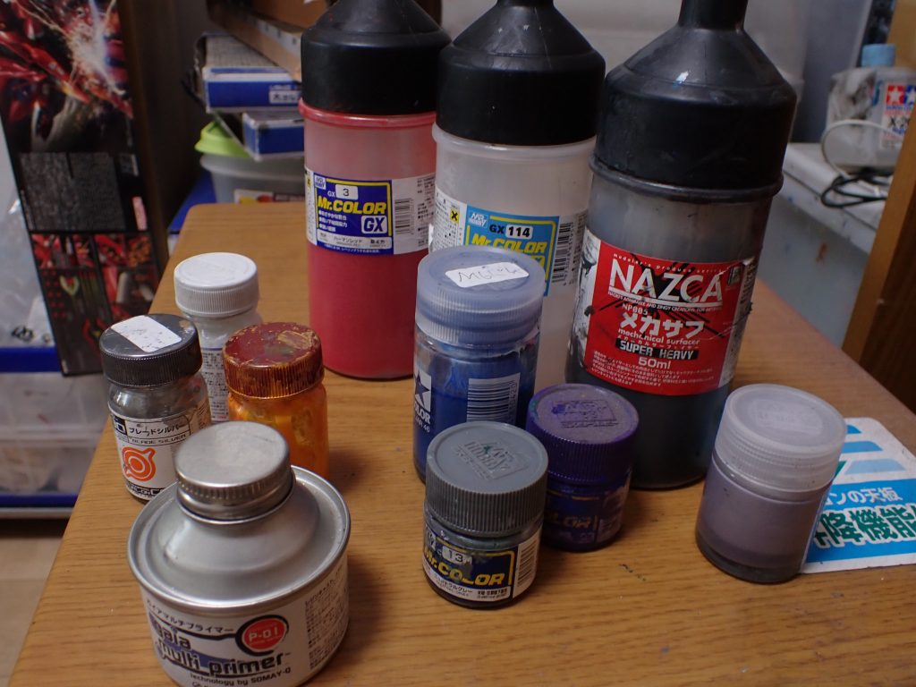 今回使用した塗料です。サフレス塗装です。