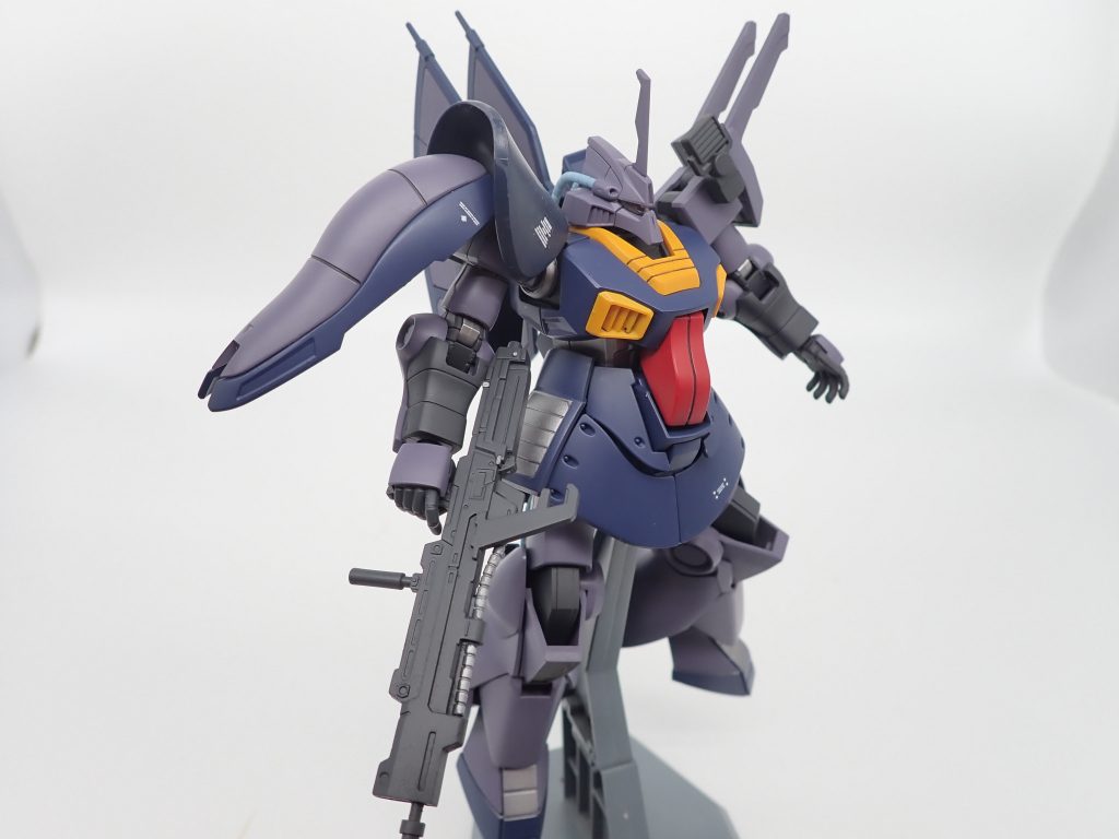 比較的新しいキットなので可動範囲は広いですね、