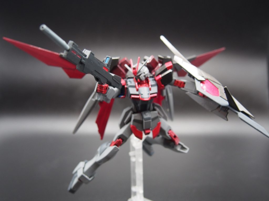 ビームライフルΖガンダムのビームライフルエンツィアンはバスターライフルであり高火力を生み出せたがこちらは扱いやすさを優先した。