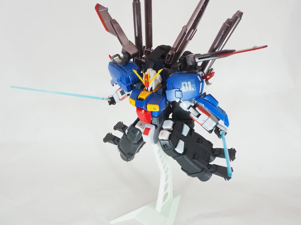 ビームサーベル２刀流EX-Sガンダムはジャンク品を使ったので、ビームサーベルは旧キットのものを使いました。