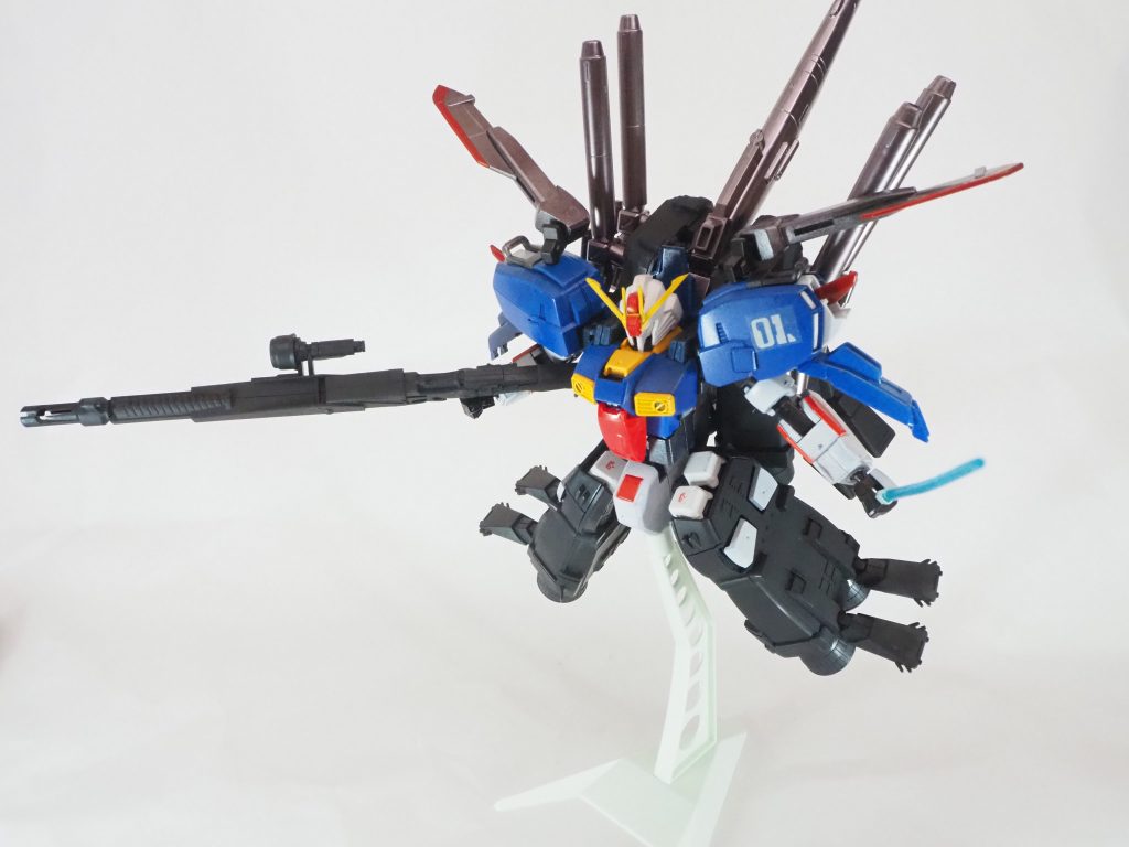 サムネの全体画像です。今回初めてガンダムマーカーエアブラシで塗装しましたが、色の切り替えが楽でした。重ね塗りをしてしまった箇所や色が足りなくなったりとハプニングもありましたが良い経験になりました。