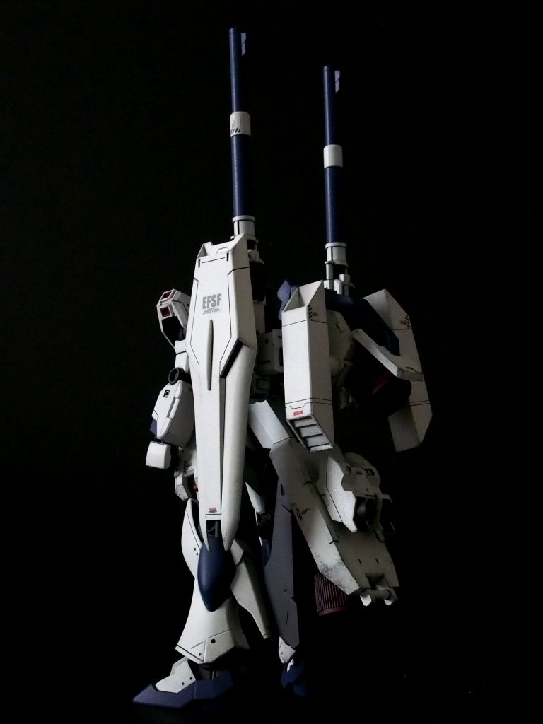 背面。バックパックにミサイルランチャーと推進用のあれこれを取り付けています。