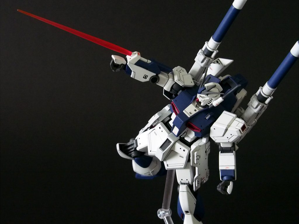 右手にはビームトンファー。出力は控えめです。逆にロマンあるかなと。