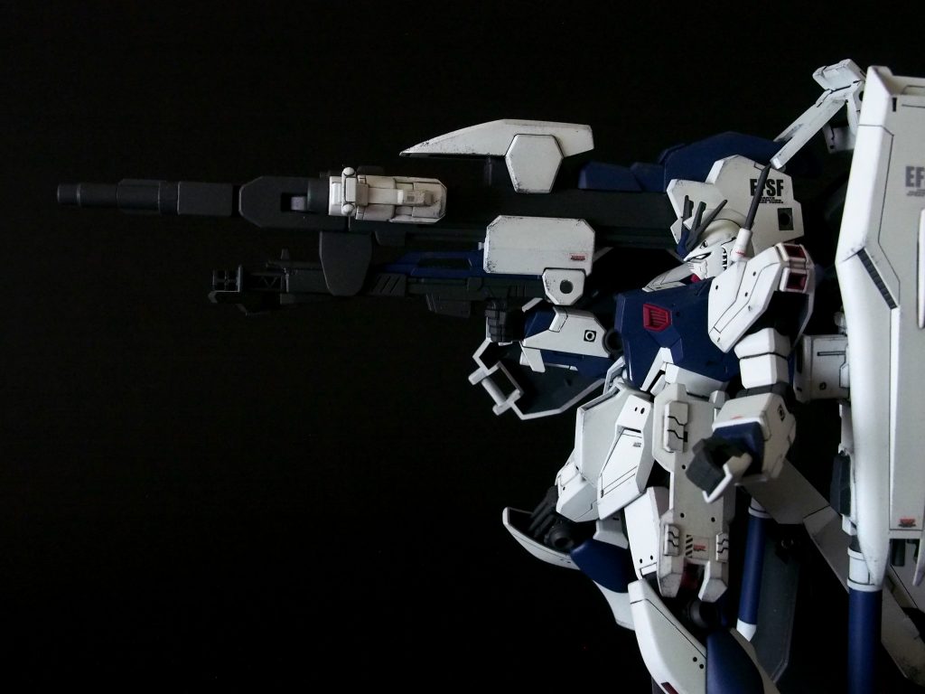 射出!腕が重さに負けるので構えるだけで一苦労。さすがに無重力空間でないと使えないだろうなー