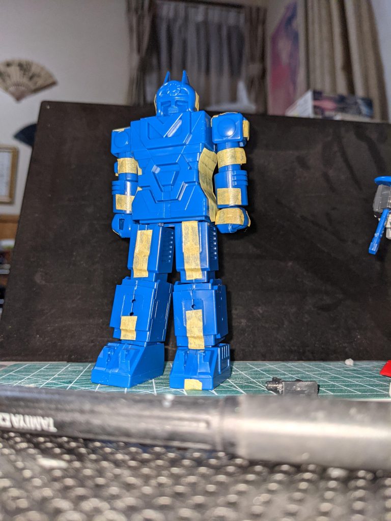 太陽戦隊サンバルカンは41年前の1981年放送のスーパー戦隊、サンバルカンロボは戦隊シリーズ初の合体機構を備えた巨大ロボとしてスーパーミニプラでも大人気ですね😌合体機構を備えた1/300のプラモもあるんですが、今回はSDCSに合わせる前提なので1/400を使用し合体うんぬんはオミット😅その代わりスーパーミニプラ版に迫る可動部分を頑張ってみることに。あとSDCSのサイズにリサイズ、頭部の問題とかやることはいっぱいですな😺