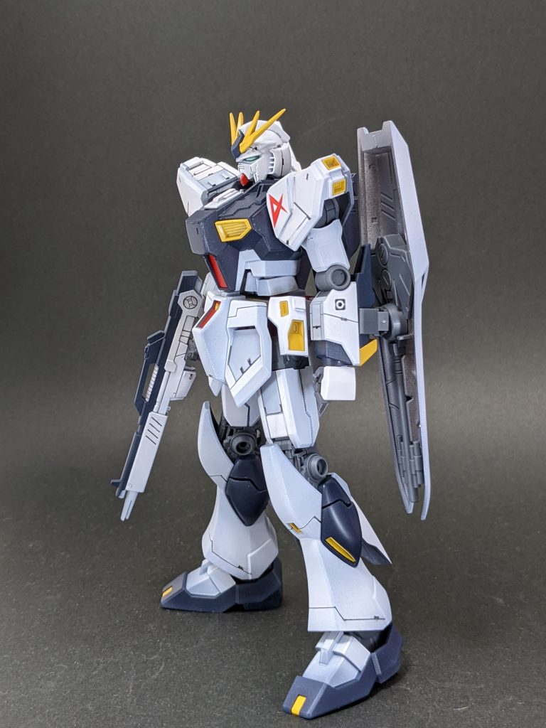 スジボリと塗り分けをメインでやっています