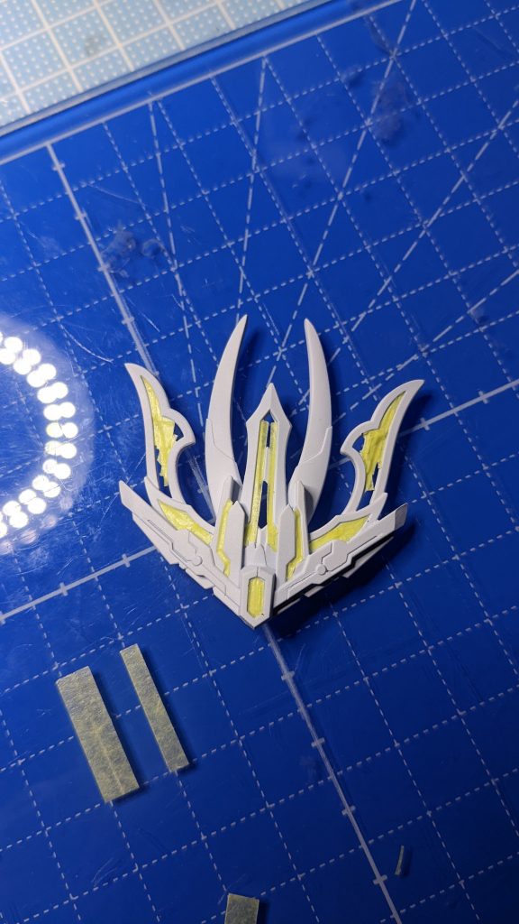 突然思いついた頭部パーツの塗り分け。ゴールド1色より精密感が増えて良かった塗り分けです。