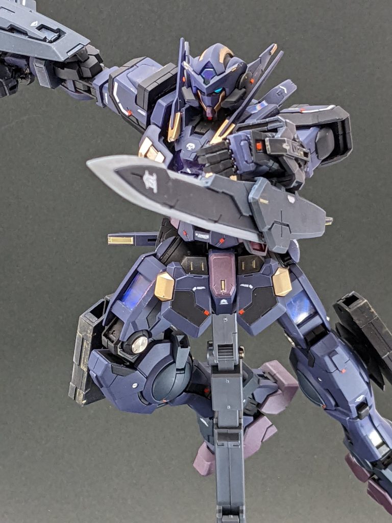 各所のレッドポイントがお気に入りです！カメラアイもUVライトで光りますよ！