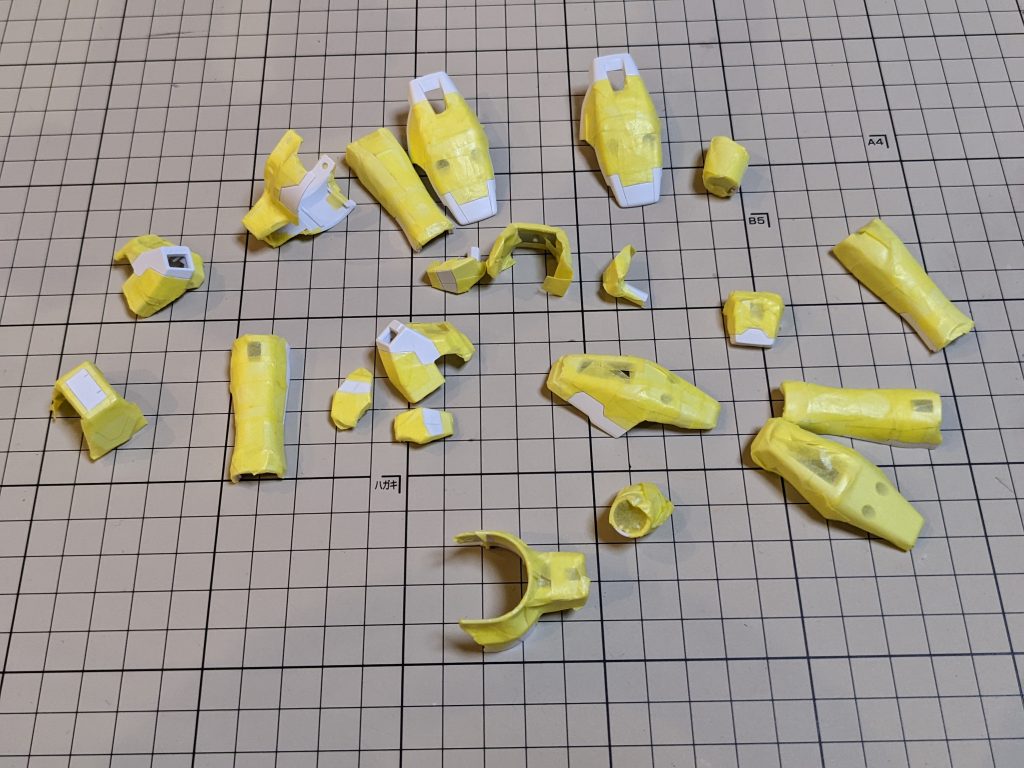 細かいところの塗り分け中です！マスキングは意外と好きな工程かもしれないです！！