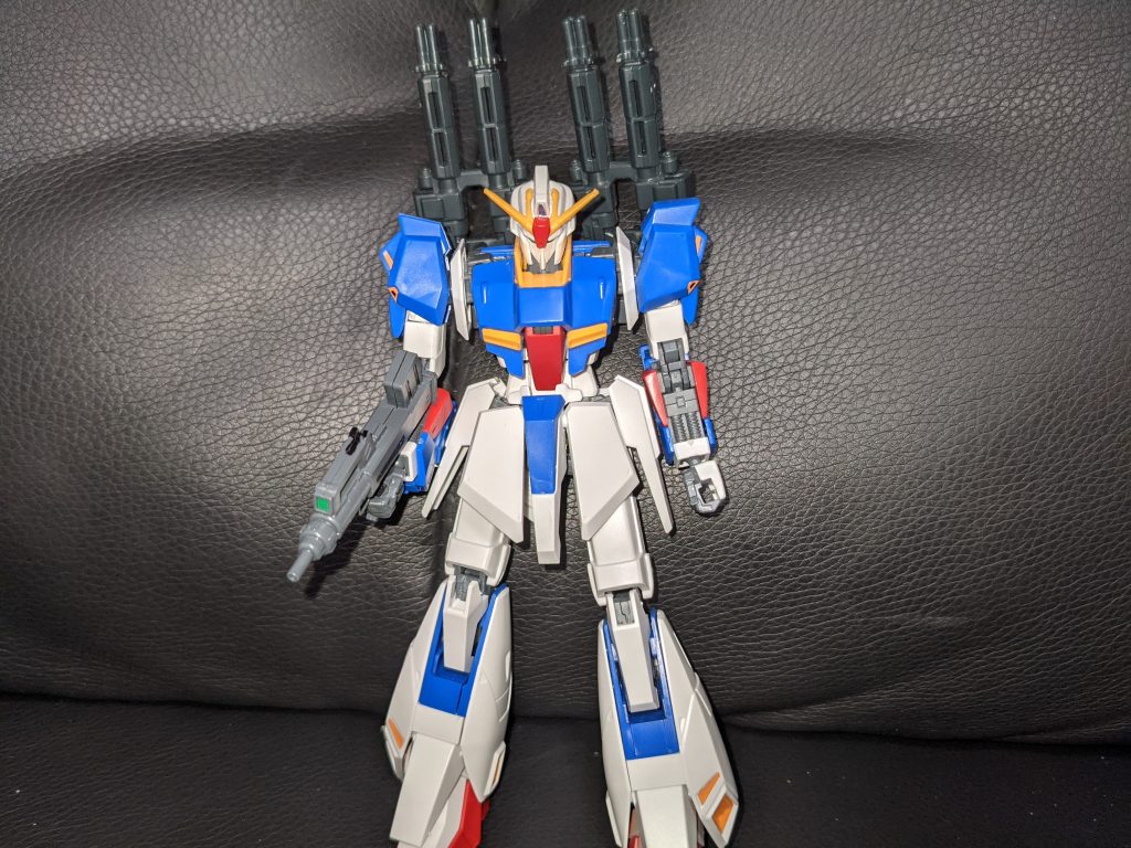 Ｚガンダムのフライトアーマー?　のとこに４連式ミニガンを着けて、　　　一年戦争後期のマシンガンを装備させました!