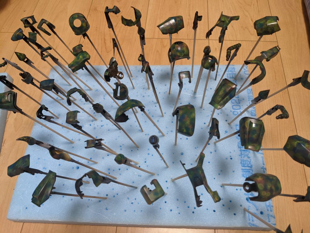 サフからのジャーマングレーからのレインボー(茶→緑→黃→青)スポット吹き