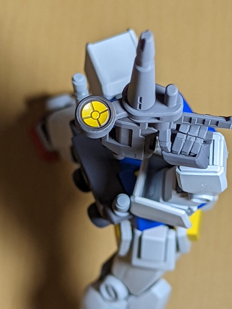 手首だけは、ジムクエルの物を使用しています。ラストシューティングは高らかに掲げたビームライフルにも目が行きますんで、EGの手首のグーのままだとイマイチな気がしまして。