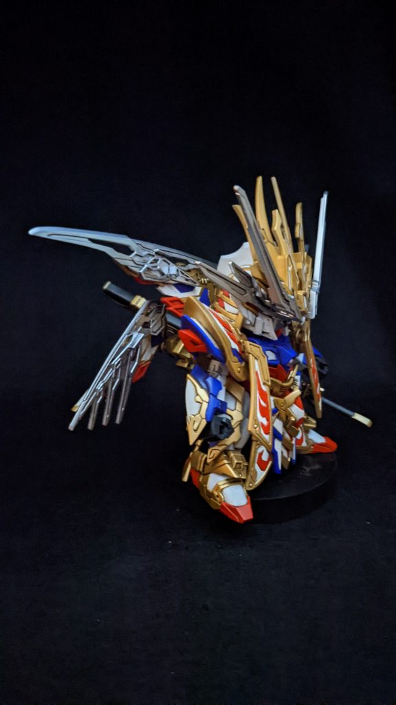 鞘はサイドアーマー接続をやめて、股間のベース接続穴を使って、T字ジョイントとジャンクパーツでリアアーマー横から接続出来るように変更しました