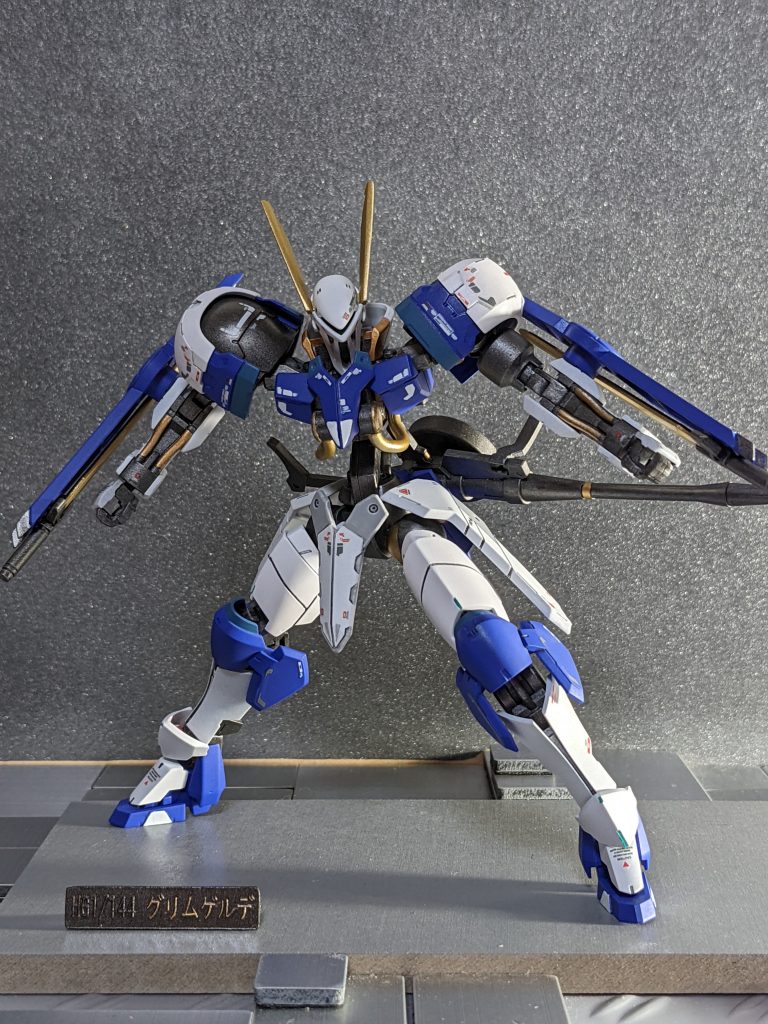 ガンダム系の主人公機を意識した配色としました!(´▽｀)各塗り分けと筋彫りの追加・墨入れ・デカールで仕上げました(´∀｀*)ﾉｼ