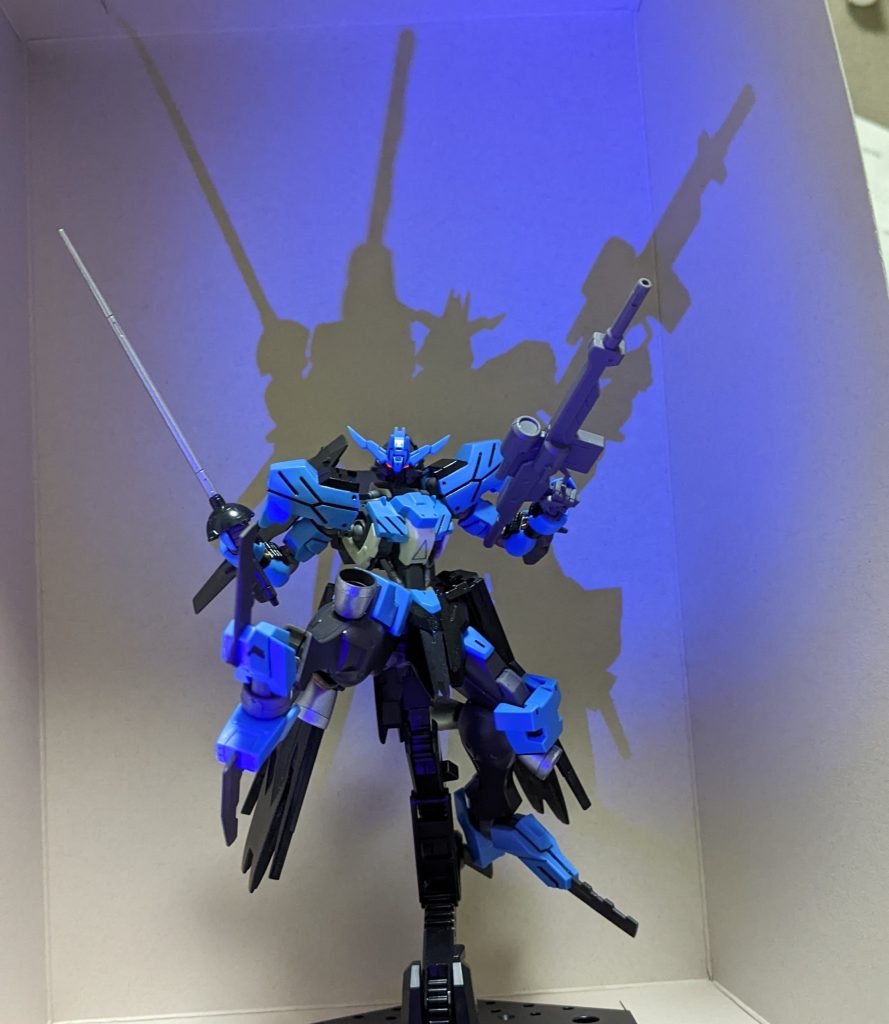 黒い部分とバーニアや見えにくいですが動力パイプをはじめて筆塗りでやってみました。