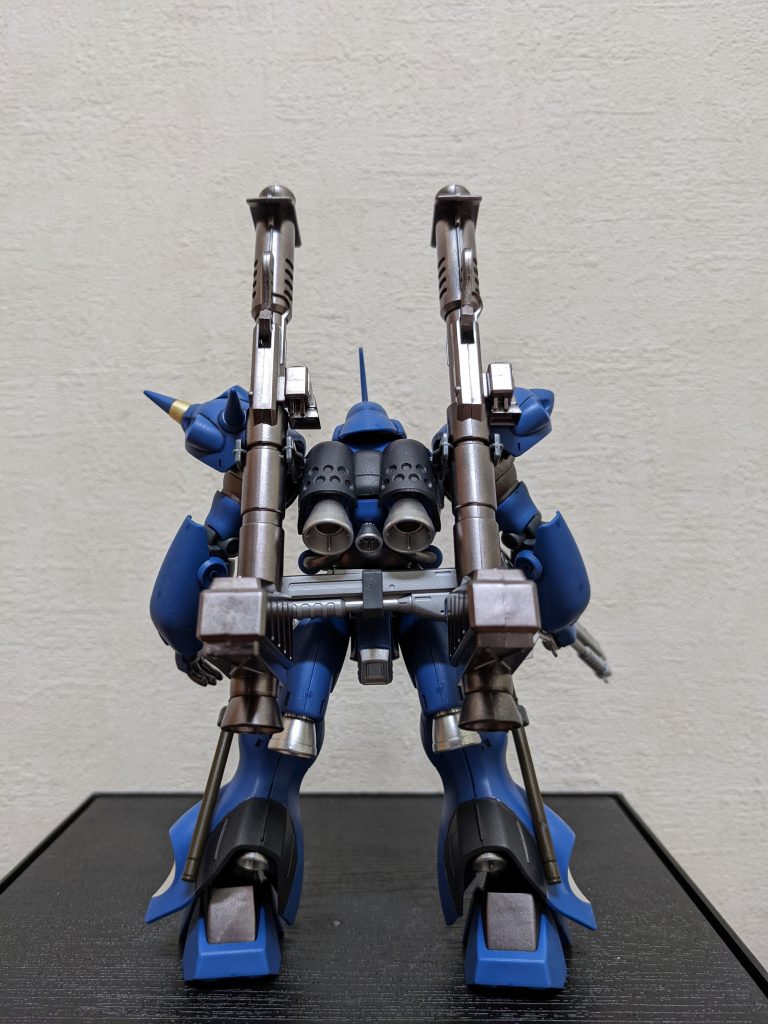 背面前からは見えませんが、背中、脚にもファントムグレー挿しました。それにしても2本刺しバズーカ、カッコいいなぁ😍最後につや消しマーカー吹いて完成です😉