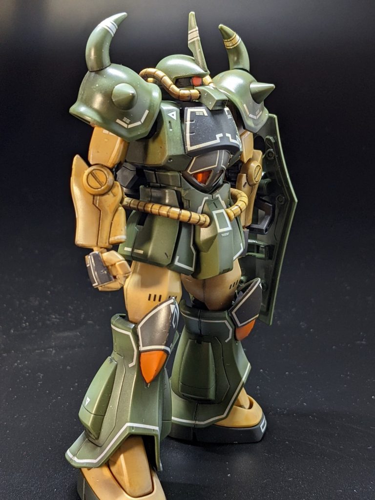 素組みなので合わせ目はそのままです。スミ入れはガンダムマーカー。ウェザリングもガンダムマーカーとウェザリングマスター。