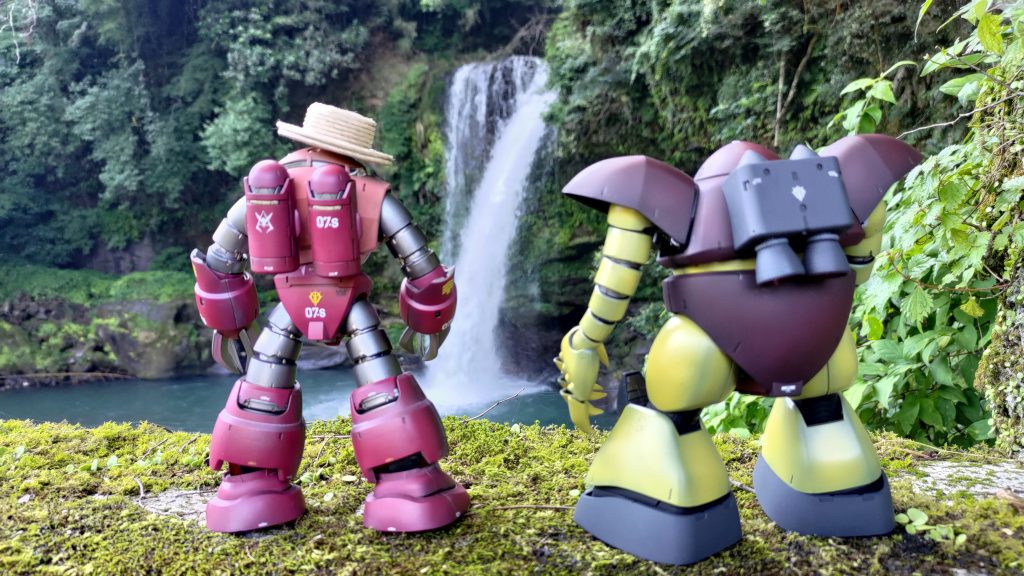 MGゴッグの背面はデカールあっさり目です