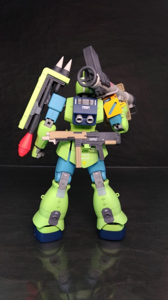 後方 マシンガンとスパイクシールドは磁石で固定