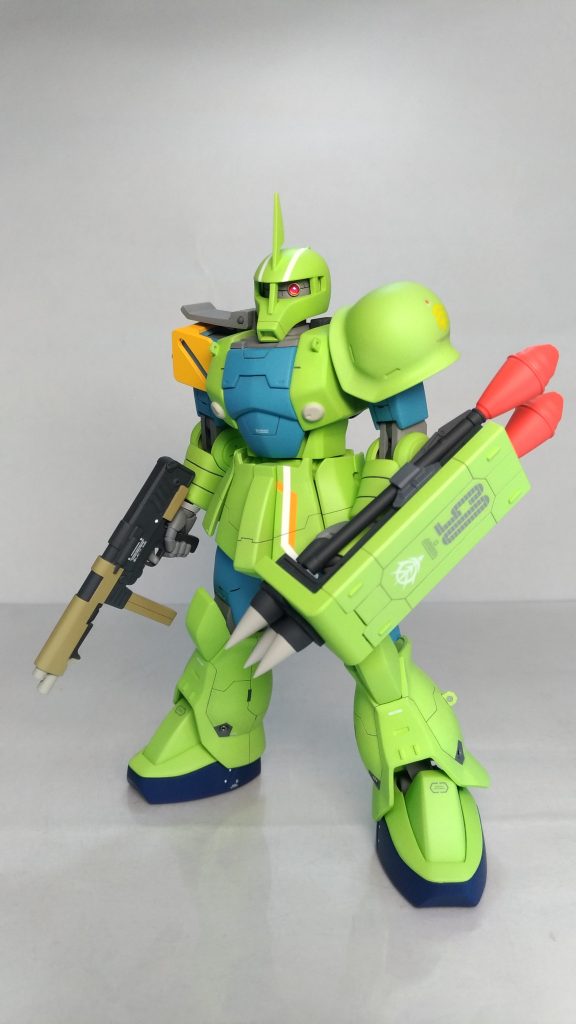 丸い肩パーツバージョンもモノアイはメタルパーツとVCドーム