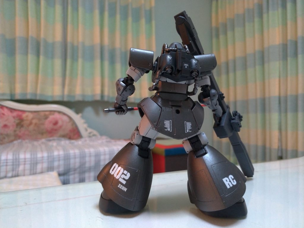 デカールも必要最小限で!ナンバーデカールは素人でも格好良く晴れるのでお約束です♪