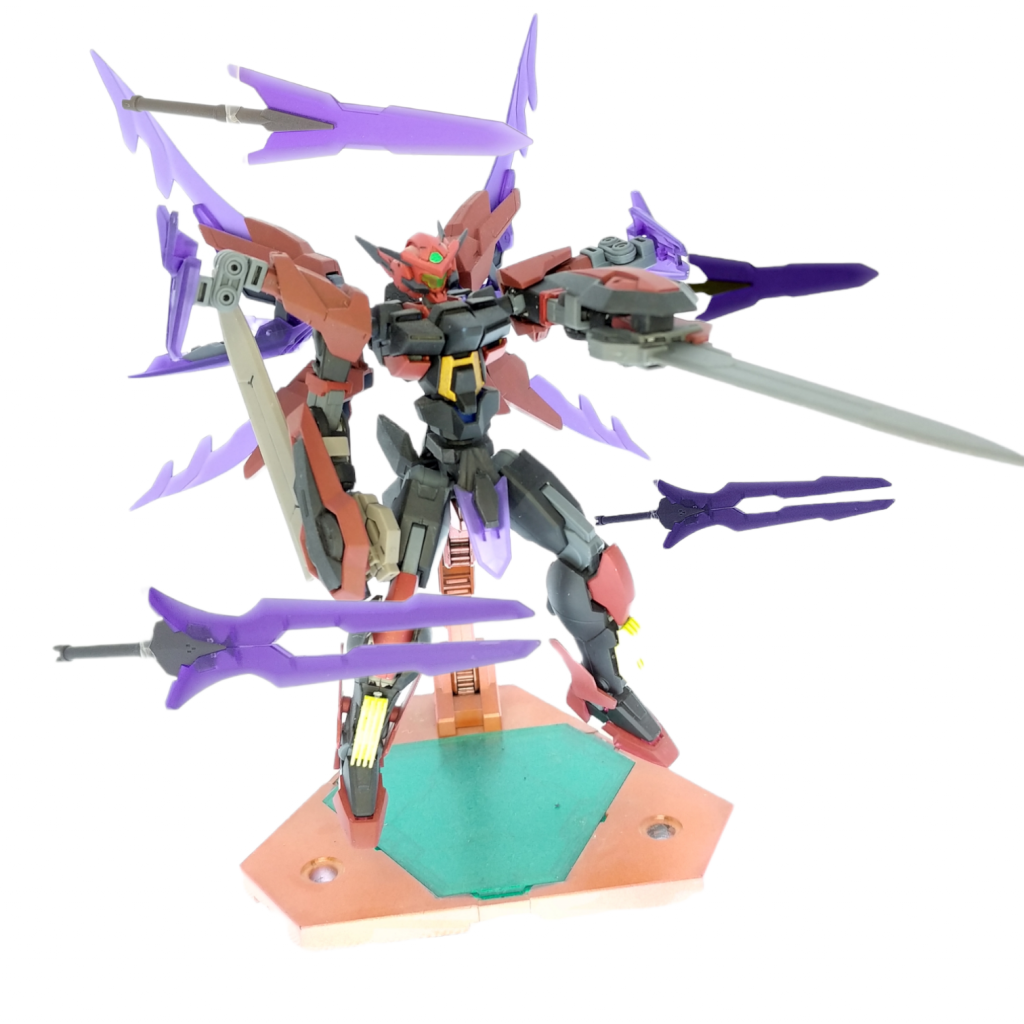 トロイアCMの戦闘力を支えるGNパルチザンビット。射撃武器のように射出と回収を繰り返して使ったり、格闘戦の最中に挟み込む近接武器として使ったり。かなり便利な装備です。