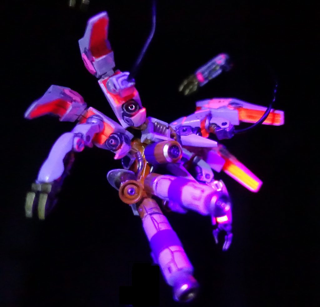 技A「ハマーン様、ジャミトフから送られてきたティターンズの高機動型MS、いかが致しましょう？」ハマーン「ふん、ジャミトフか。あんなもので私を釣ろうなどと思っているとは、しょせんは俗物だな」技A「でもあのMS、なかなか面白そうですが？」ハマーン「くだらんな。キサマのおもちゃにしてかわまん。好きにしろ」技A「御意・・・」