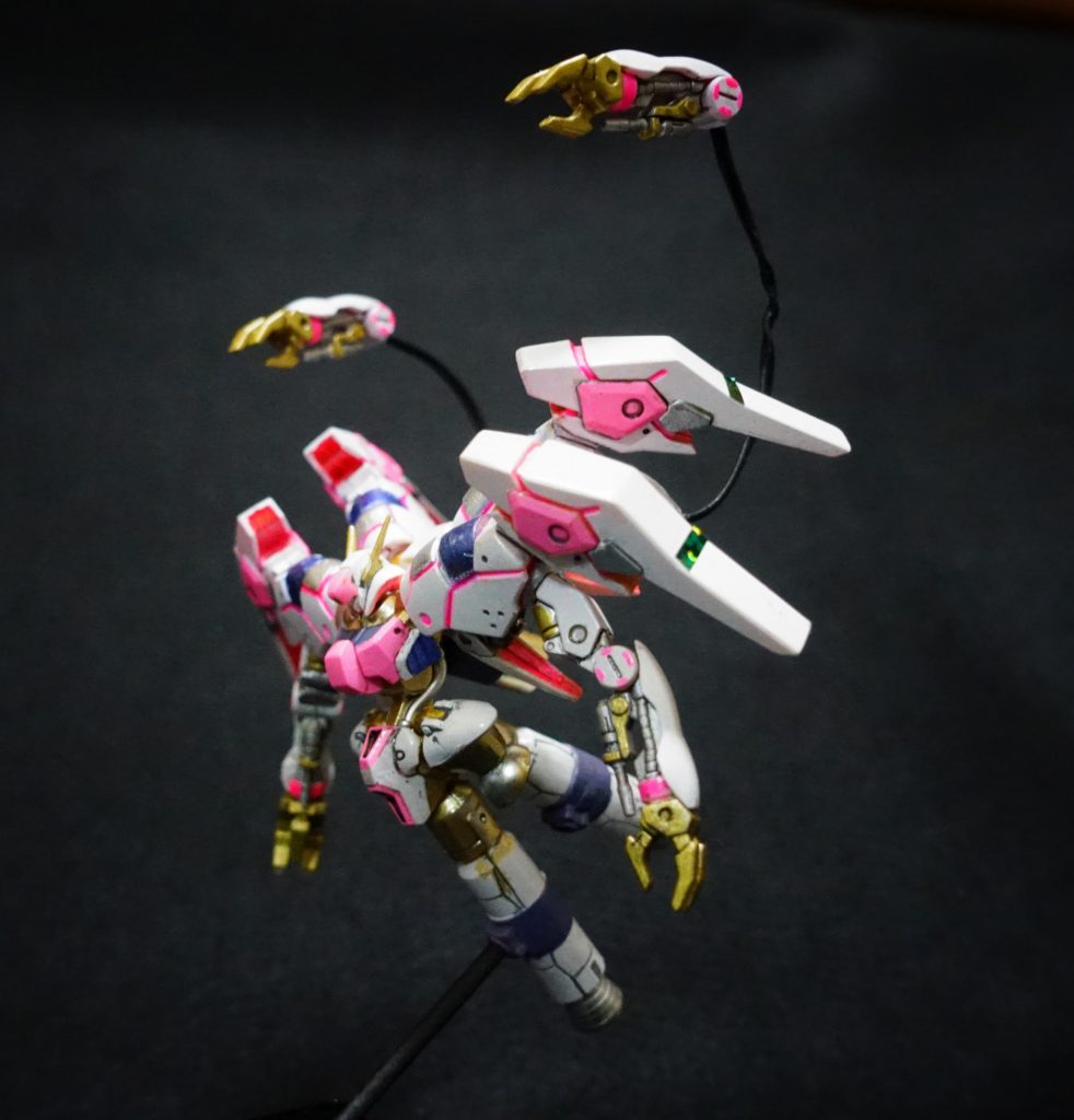 キュベレイ・カラー、ちょっとハデ過ぎましたかね？ちっちゃくてもクオリティ高いので、改造後も場所をとらず、アーティファクト、改造母体としても楽しいです。ポーズ固定モデルなので改造が気楽な分だけアイデアがもりもり湧いてきます。でも、全然お菓子売り場で見かけなくなりました。もっと売ってくれないかなあ。3rdも出ないかなあ。