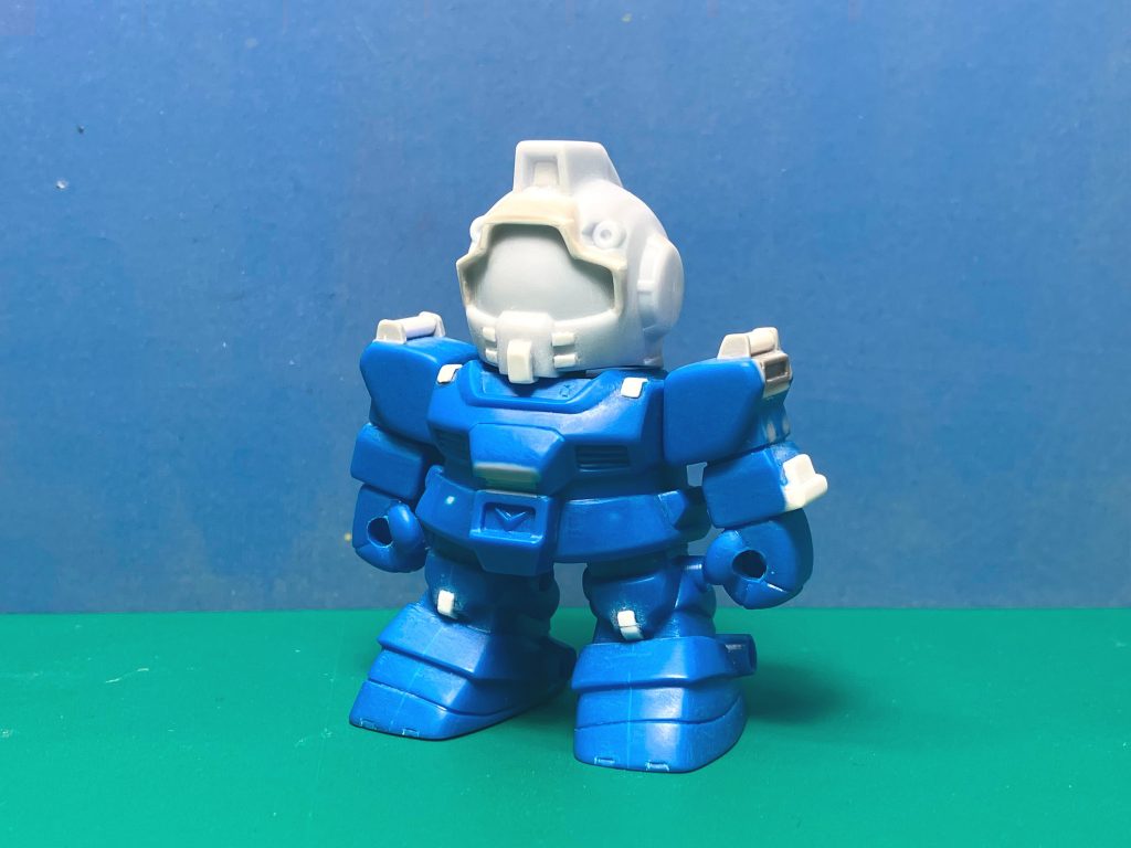 頭はマイクロウォーズのジムの物を改造しました。