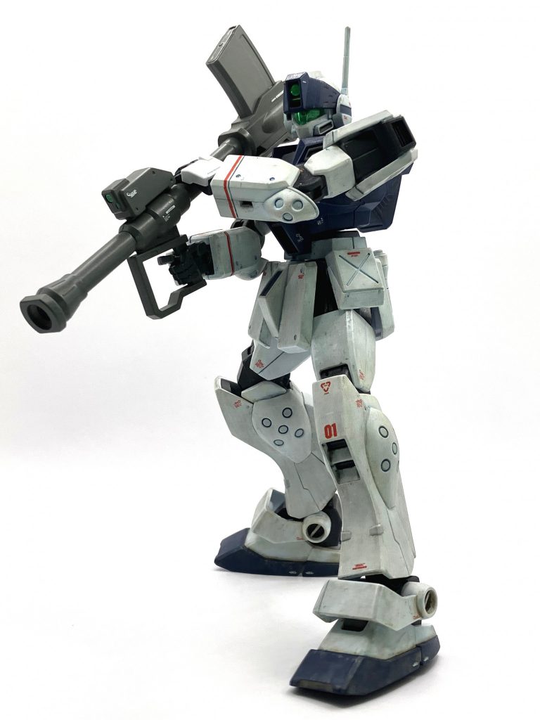 今回は筆塗り全塗装です。成形色より少し暗めな色合いにしています。ホワイトはグレー寄りのホワイトと2色に塗り分けてます。が、合わせ目処理は行ってないので、ウェザリングしたらがっつり合わせ目立ってしまいました・・・^_^;次回の改善点です。