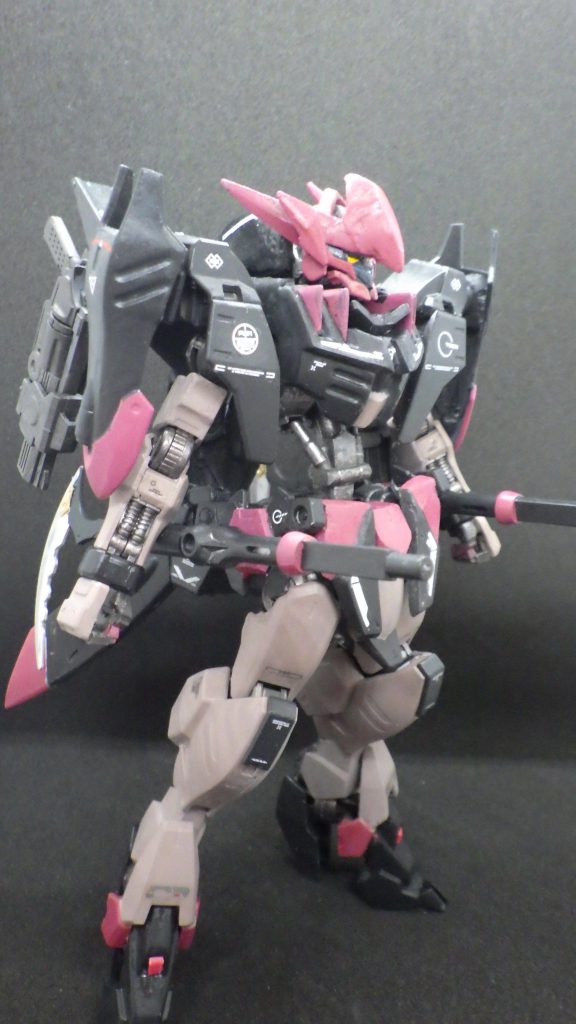 当然ながらフードの着脱は可能。改造にあたって、頭部の形状を大きく変更しました。