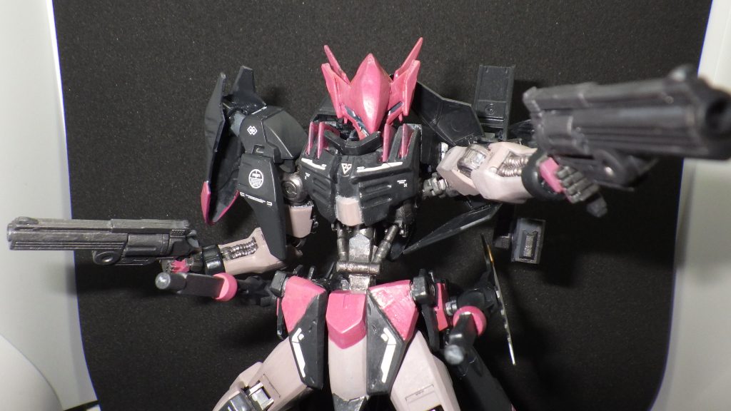 ハンドガン。スラスター側面に装備可能な中距離射撃用の武器。