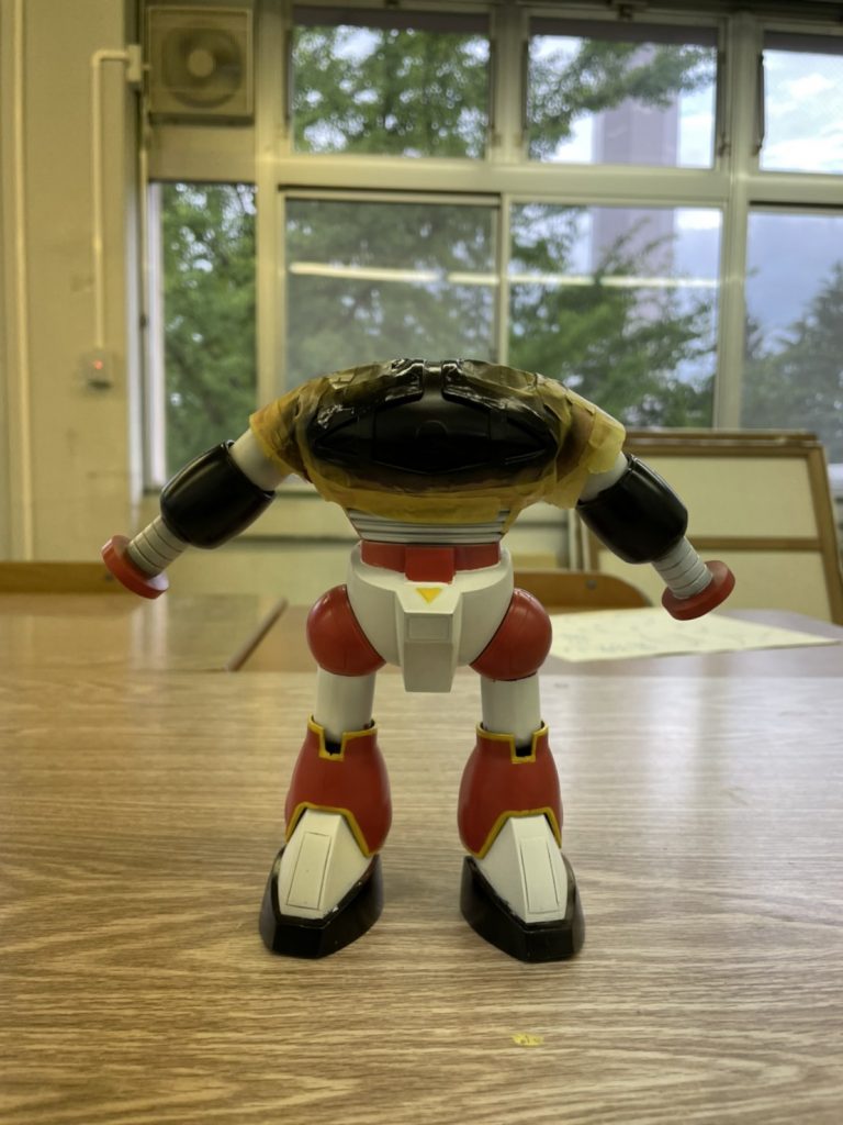 【モノアイ周りの黒を塗り終わったころ】ほとんどできてきましたね。