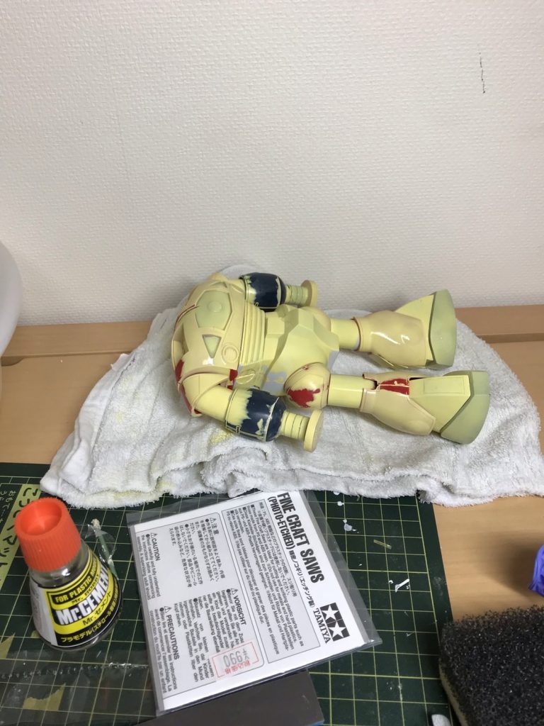 【サ―フェイサー吹いて合わせ目確認しながら消してるとき】うるおいボディ…