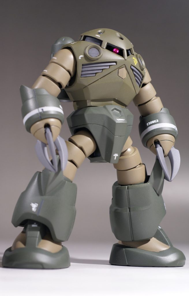 改修内容は次の通りです。・モノアイをラインストーンで再現。・モノアイをボールジョイントで可動できるように。・腕のラインをマスキング塗装で再現。・エッジ出し。・モールドの掘り直し。・ガンダムUCep4カラーに。