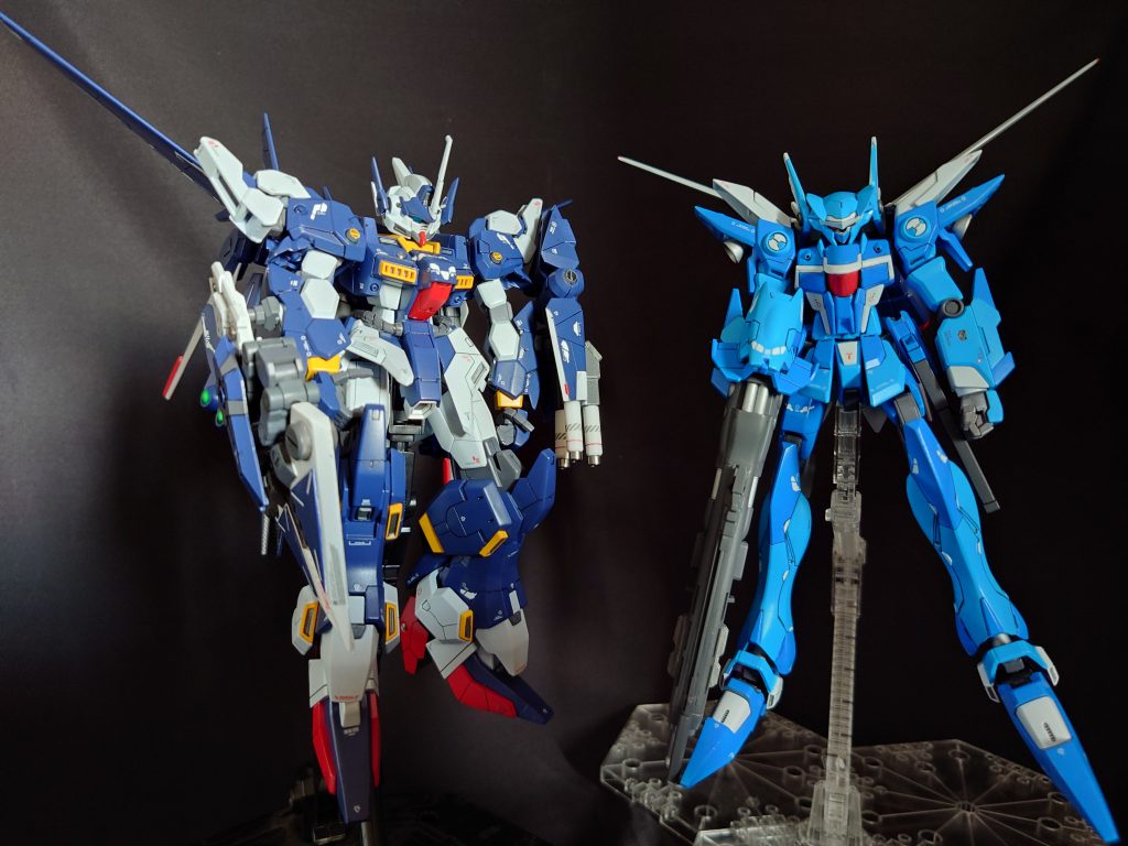 前作とのツーショット並べると強襲型と遠距離型という見分けが簡単につくようなスタイルになってるかと思います。当たらなければどうということはない、といったスタイルですね。ただ、兄弟機というか同型機の設定なのに、見分けがつくくらい別スタイルになっちゃいましたが……