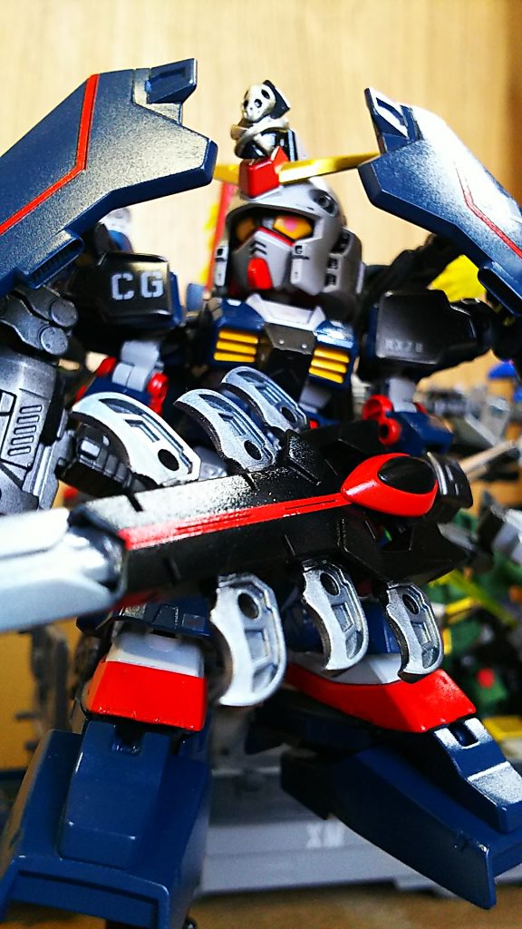 全部載せしたキャプテンガンダムフルクロスです!ソードは意識して寄せてますがビーム刃では無く実体刃です。装甲はアーム接続なので閉じたり開けたり表情を付けることが出来ます。