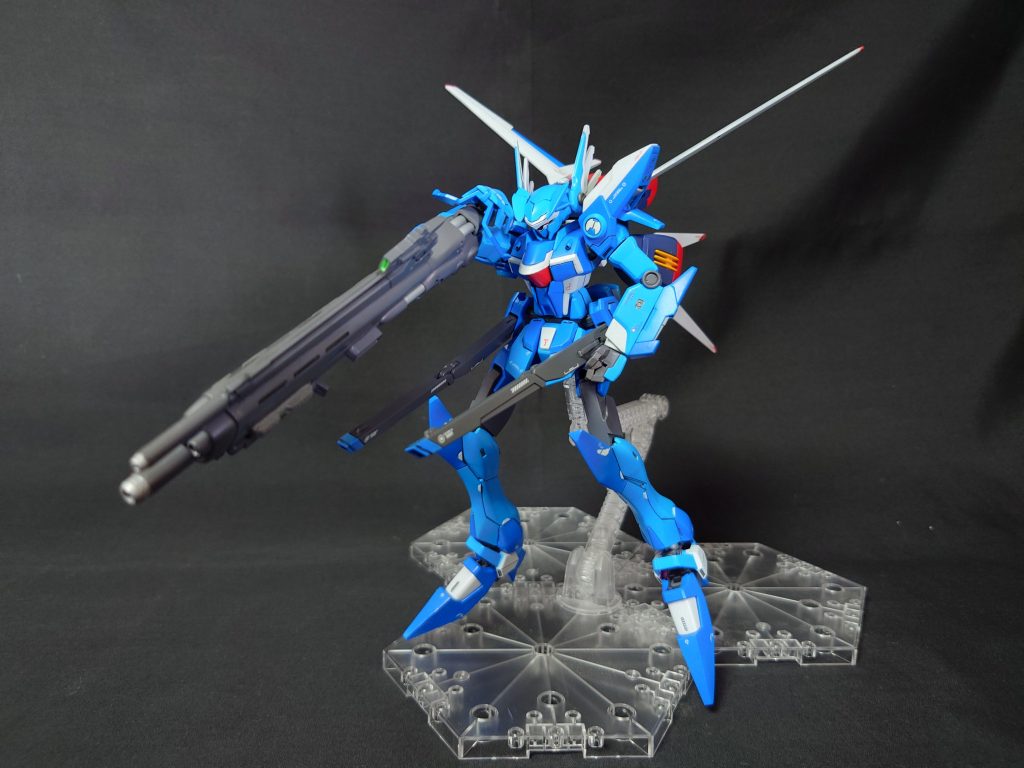 フルバーストではありませんが、遠距離型ということでサイドスカート部分に何もないのは寂しかったのでレールガンをつけてみました。