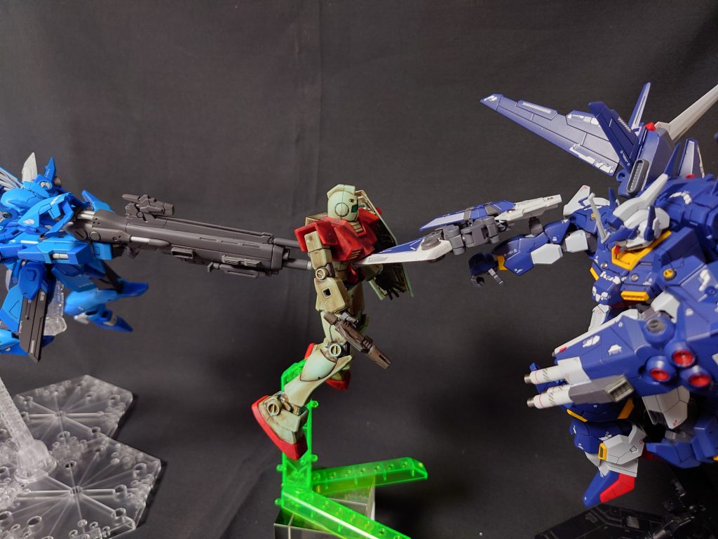 ということで、コンバットコンビネーション図やられ役のジム君再登場です。ツインバードストライクのフィニッシュ……に見えますかね?