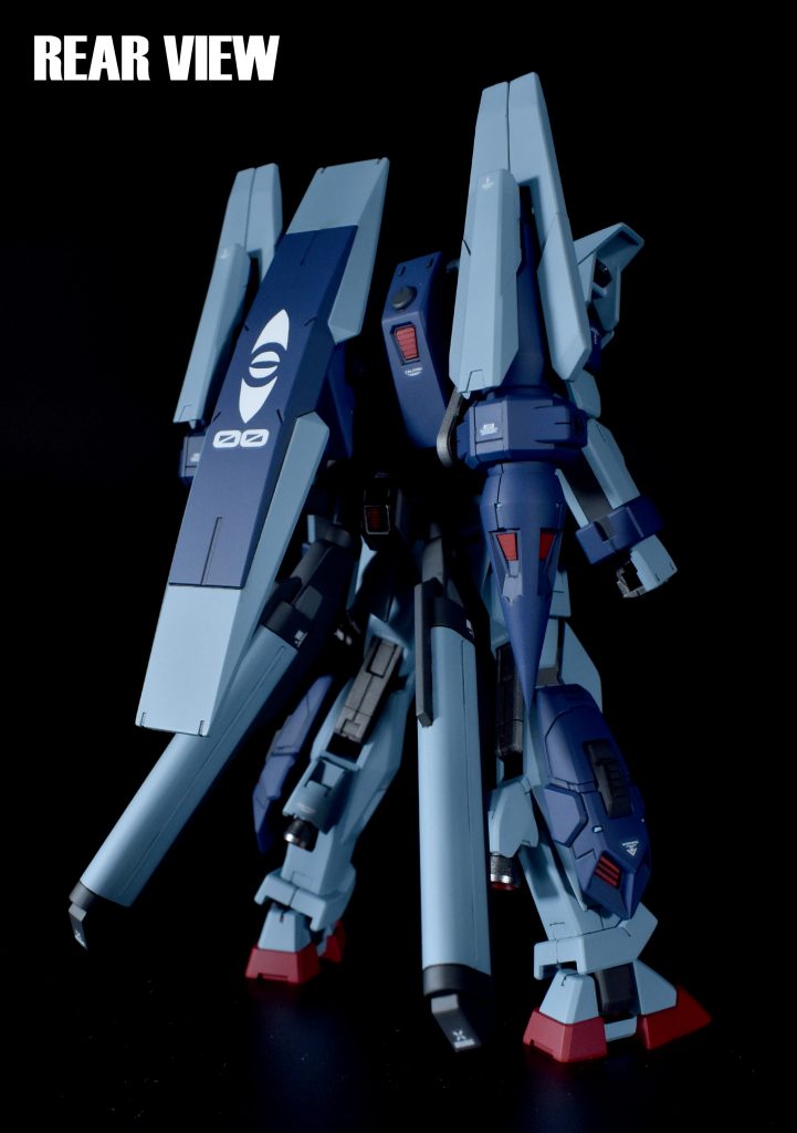 リアビュービット、プロペラントタンク、ふくらはぎ部分と脚部側面にスラスターを追加。正面はスマートですが背面はかなりゴテゴテしてます。