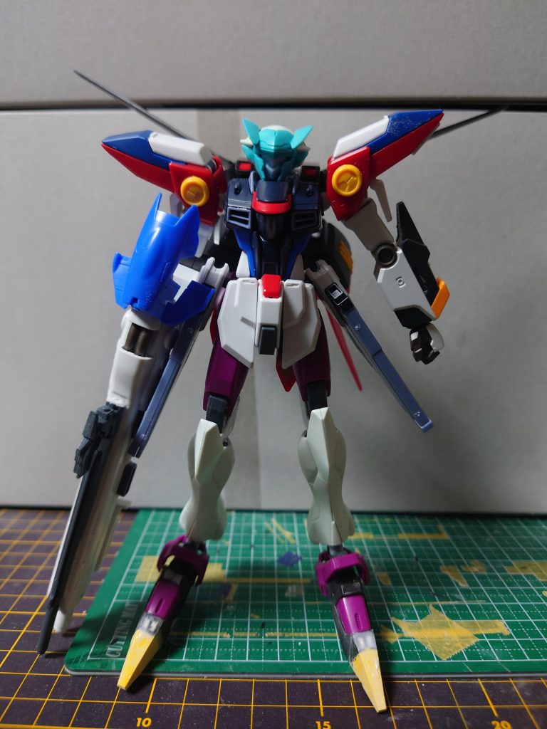 素組状態頭:ガッデス胴体:フリーダム腰:前半分フリーダム、後半分:ラヴファントム肩~二の腕:ウイングゼロ腕:νガンダムフロントスカート:フリーダムバックスカート:ウイングゼロのサイドスカート太もも:ラブファントム脚:ガッデス脚先:ラヴファントムバックパック:エールストライク最後までご覧いただきありがとうございました。次回作は……何にしようか考え中です・