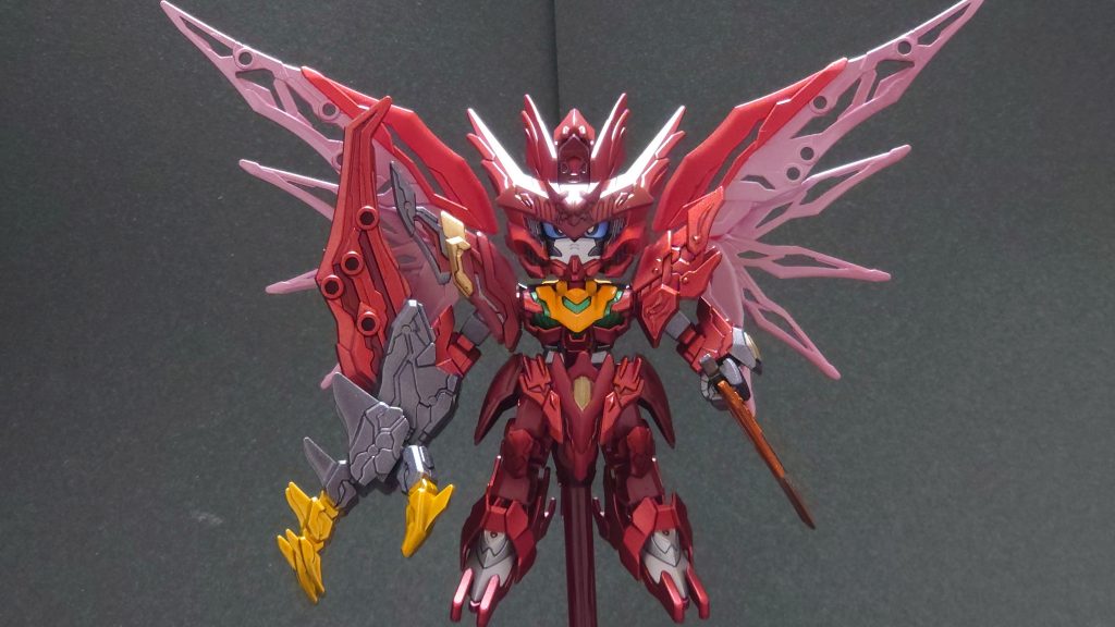 正面です。羽を広げるとエナジーウィング感がでますね。ちなみに、配色はMETAL BUILD DRAGON SCALEを参考にしています予約できなかったので作ろうと思ったり、思わなかったり