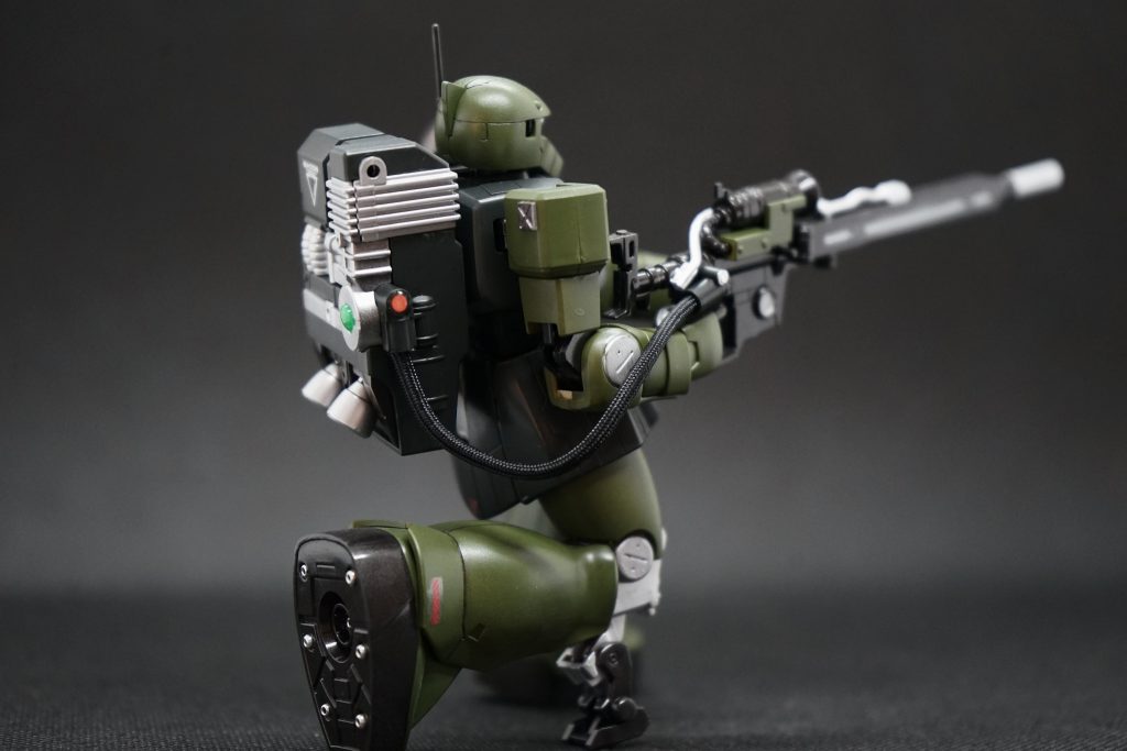 斜め後ろから。バックパックは、十分なエネルギーを供給できなくなっていたため、取り替えた設定で他よりもキレイめに作っています。