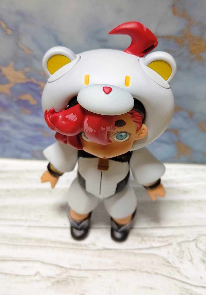 クマのあたま。存在感のあるアホ毛が特徴。ガンダムカラーで塗ってみました。