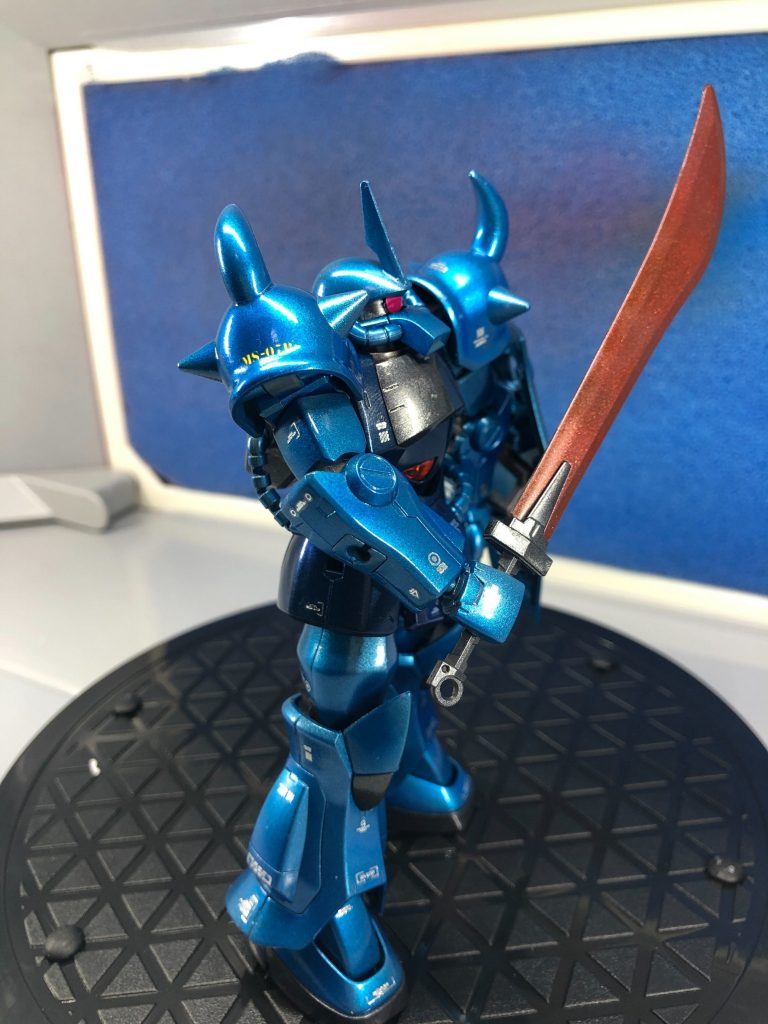 右側から元々ヒートサーベルがオレンジのクリアパーツで重厚感が無かったので塗装しましたが、もうちょっと赤みがあっても良かったかなと思います