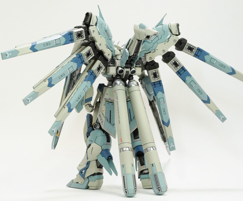 水性ホビーカラー AQUEOUSの H-8 シルバー / H-9 ゴールド / H-12 つや消しブラック / H-18 黒鉄色 / H-20 つや消しクリアー / H-38 赤鉄色 / H-51 ガルグレー / H-56 ミディアムブルー / H-67 ライトブルー で塗装しています。