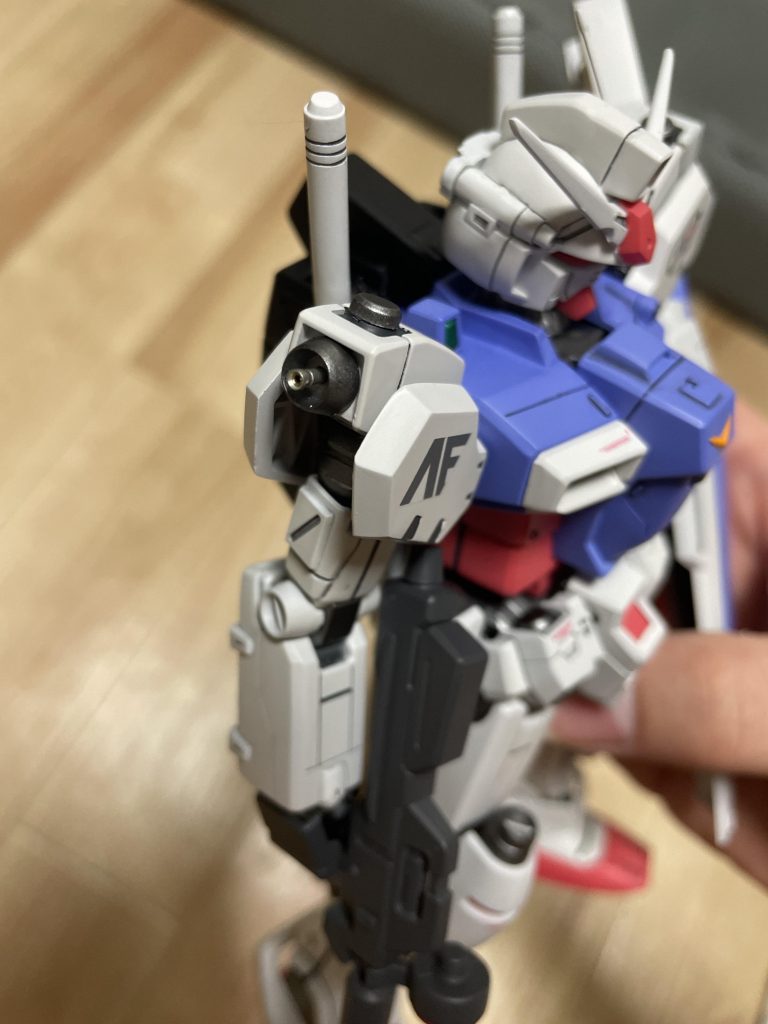 肩パーツは、デフォルトのものを切除しろ市販パーツ接着、バーニアにはソケットを仕込みました。