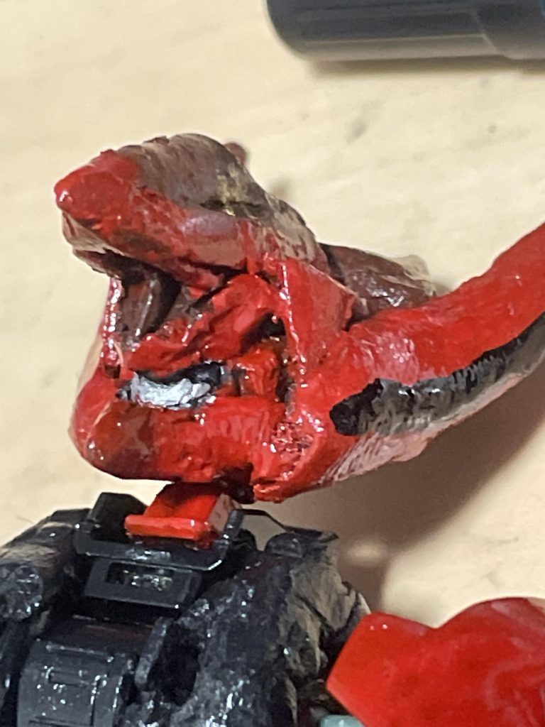 実際に頭部の口部分にゾルを塗ることで塗り分けに成功してます