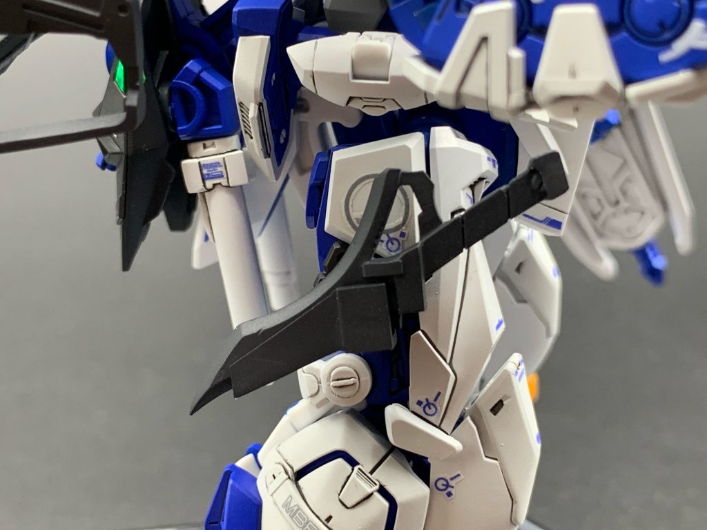 おまけとして、セカンドリバイで装備しているアーマーシュナイダーも製作し、左右に2本装備させています。