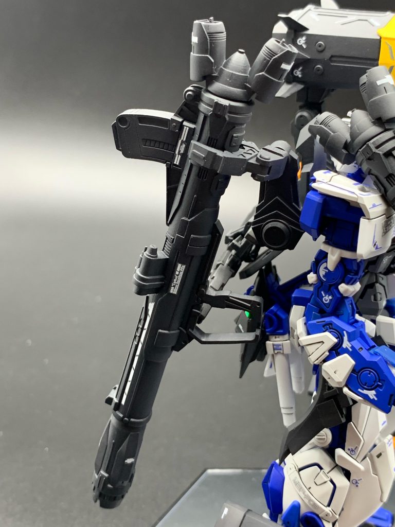 M68キャットゥス 500mm無反動砲は唯一キットにも付属していましたが、2本必要なためキットからデザインをコピー(モデリングの練習も兼ねて)し、3Ⅾプリンターにて製作しました。PGにあった砲身の延長もパーツを追加することで対応しています。